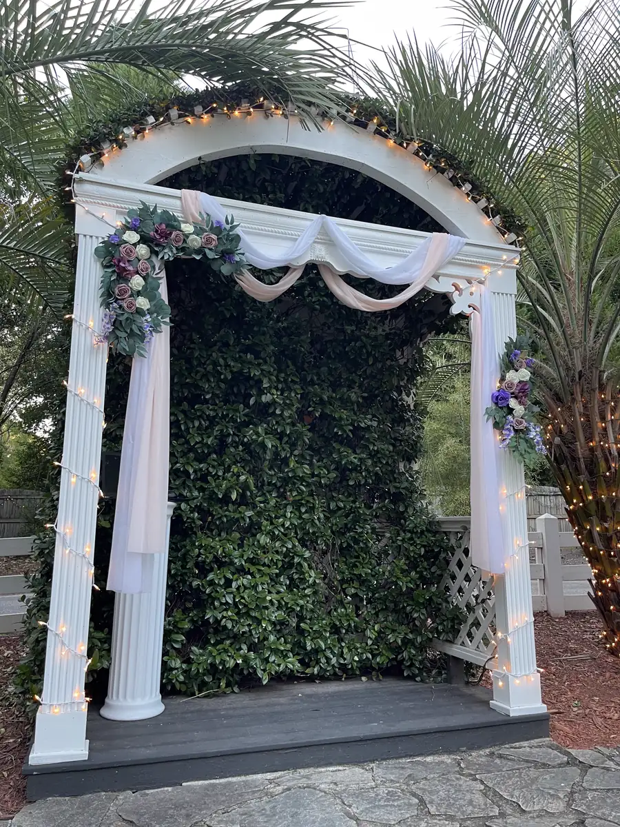 The garden arch with columns and soft drapery
