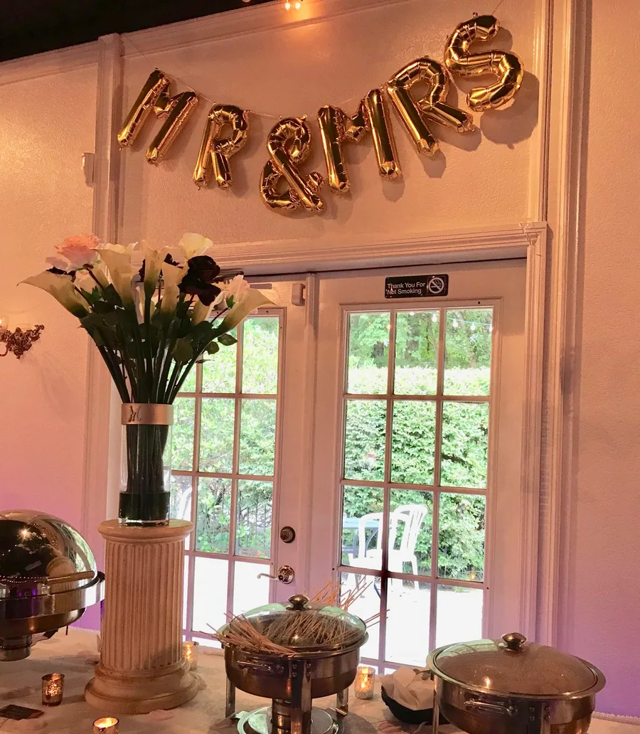 Mr and Mrs balloon display