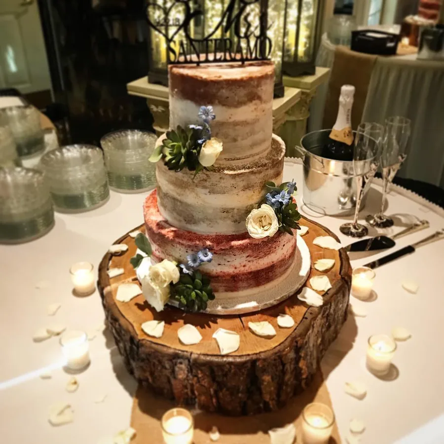 Rustic wedding cake with peach roses